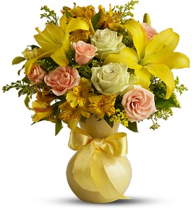 Teleflora's Sunny Smiles in Centralia�IL, Ross Flower Shop