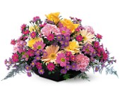 Garden Centerpiece in Centralia�IL, Ross Flower Shop